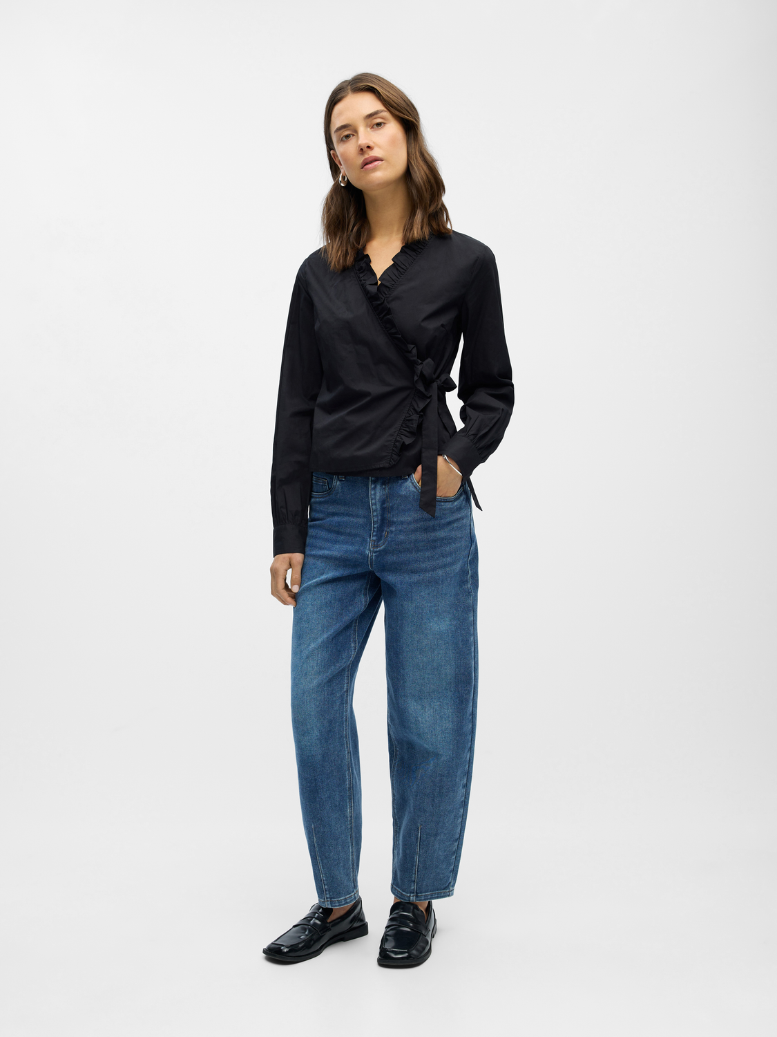 model_shot-front_full